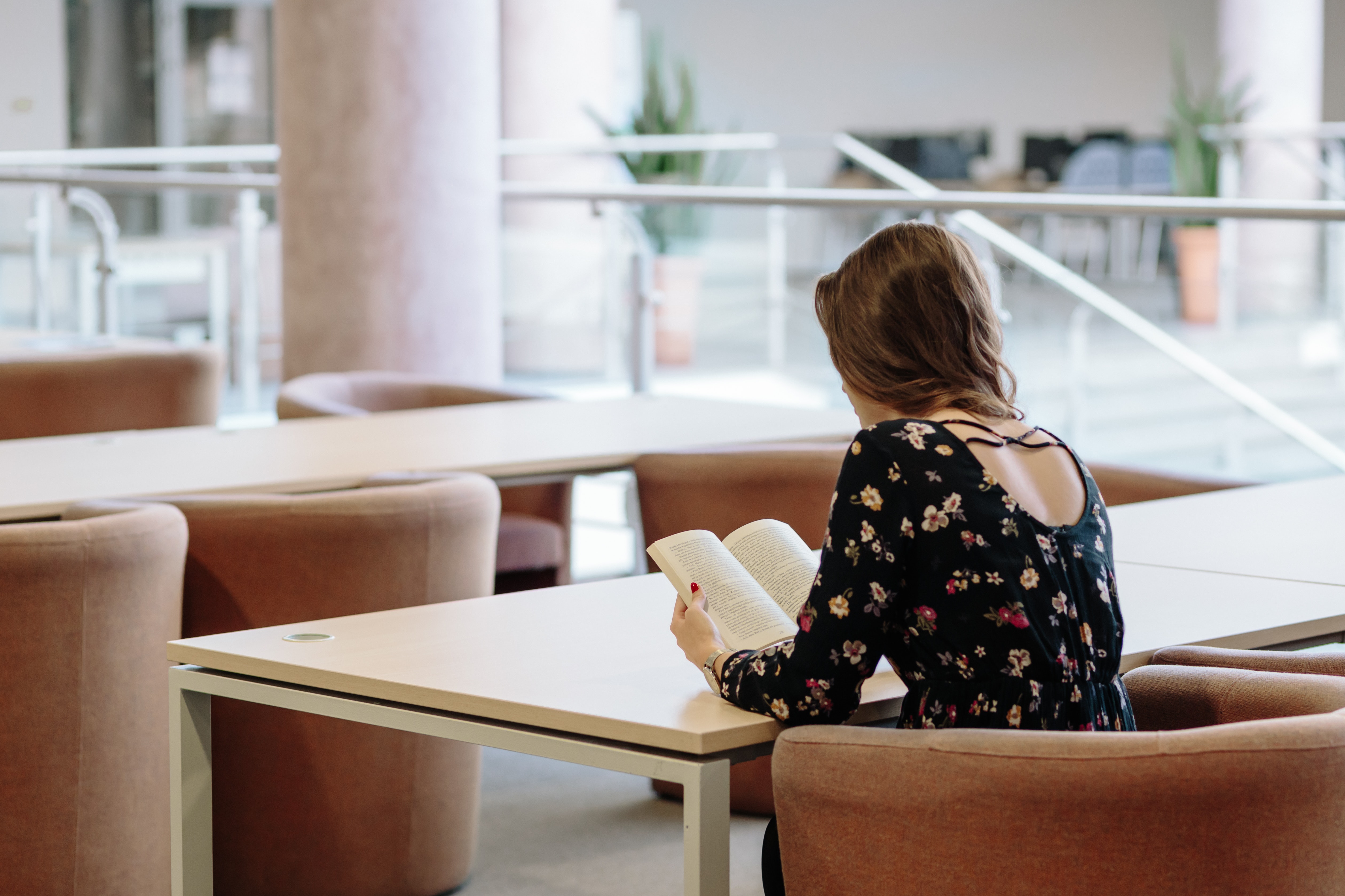 woman_reading